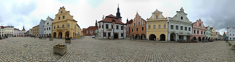 File:Pelhřimov, panorama náměstí.jpg