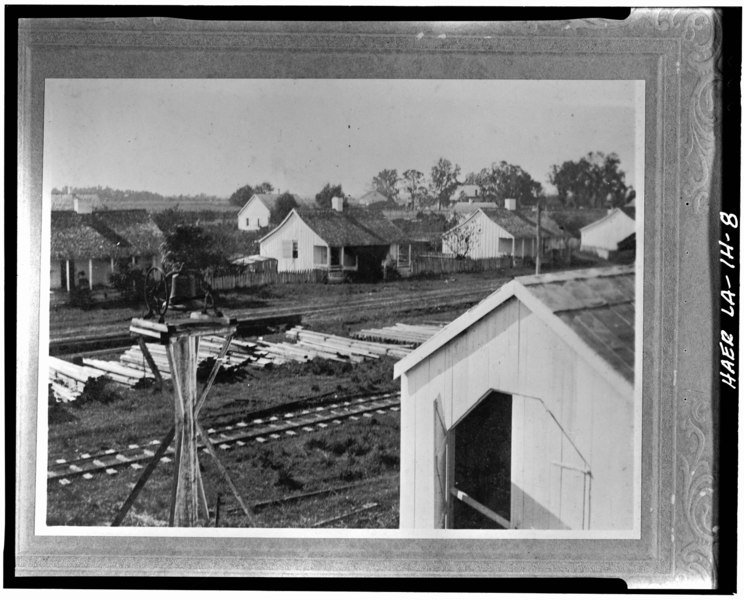 File:Photocopy of c. 1906 photograph looking SE at row of workers' housing along Main Street; bell calling workers to work is mounted on pole at left, corner of locomotive shed at HAER LA,29-THIB,1H-8.tif