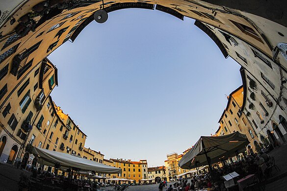 Anfiteatro houses on square