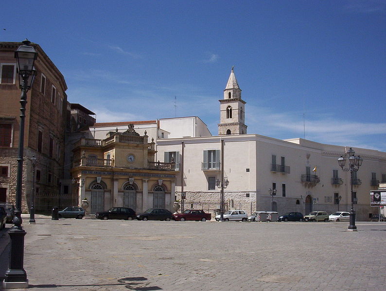 صورة:Piazza catuma andria.jpg