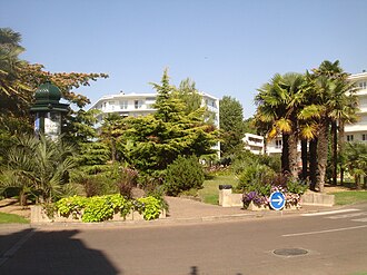 Place des palmiers, central point of La Baule-les-Pins Place des Palmier 01 La Baule-les-Pins.JPG