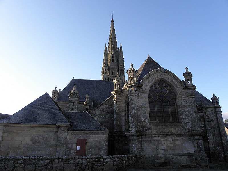 File:Ploaré (29) Église 02.jpg