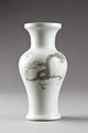 Porslins vas med drake gjord i Kina under Qingdynastin (1644-1912) - Hallwylska museet - 95527.tif