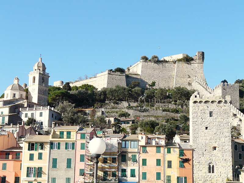 File:Porto Venere-castello doria1.jpg