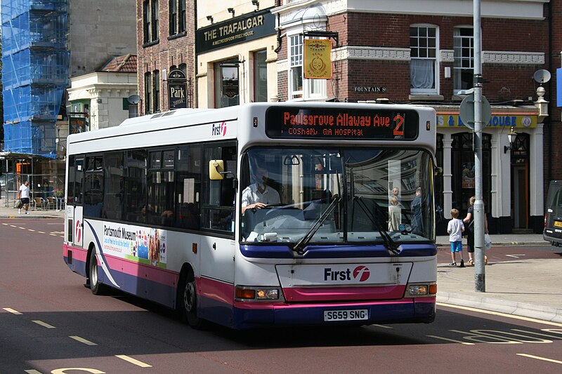 File:Portsmouth - First 42759 (S659SNG) - Au Morandarte Flickr 14929714179.jpg