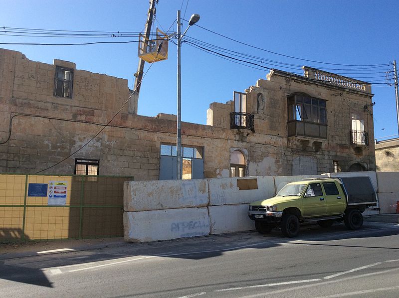 File:Qormi monuments 02.jpg