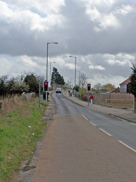 File:Quinton Road railway bridge - geograph.org.uk - 742744.jpg