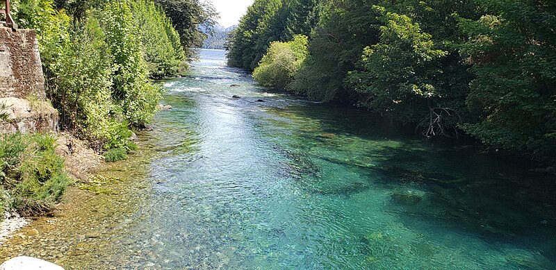 File:Río correntoso.jpg