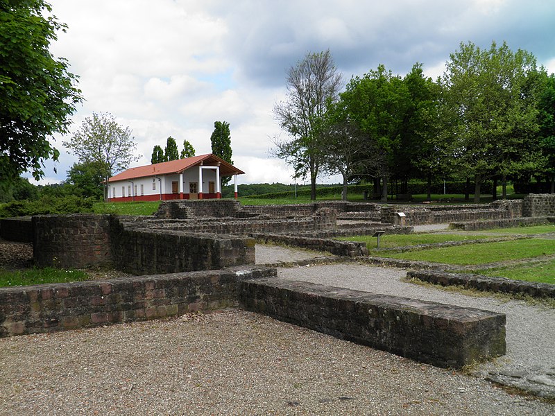 File:Römische Villa Haselburg, Hesse, Germany (8933266677).jpg