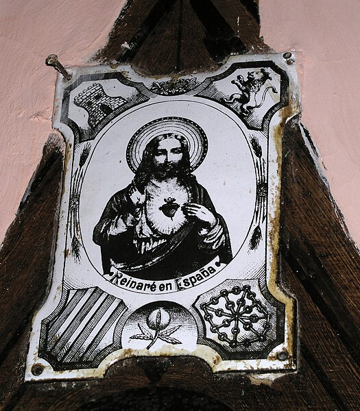 An image of Christ the King, with the expression "I Shall Reign in Spain" (Spanish: Reinaré en España) inscribed.