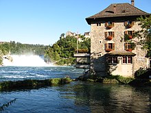 Der Rheinfall mit Schlösschen Wörth und Schloss Laufen