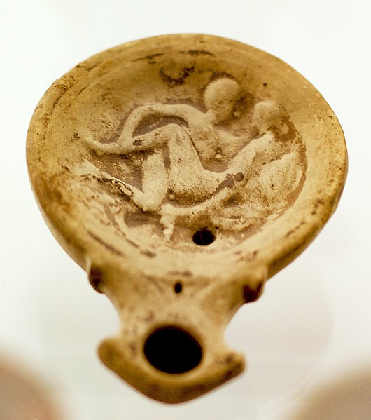 File:Roman oil Lamp with erotic motif 01.jpg