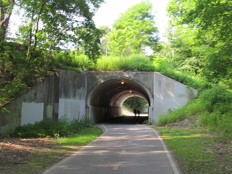 File:Route 33 underpass, Washington Secondary Trail, Cranston, Rhode Island.JPG