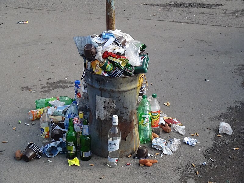 File:Rubbish bin Shlisselburg.jpg