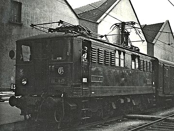 SNCF Class "BB1600" (ex-Midi Class "E.4000") 1,500V dc, 1,035 hp Bo-Bo No.BB 1640 construite en 1921 pour la ligne Pau - Lourdes . Paris Gare de Lyon, dépôt du Charolais, 07/65.