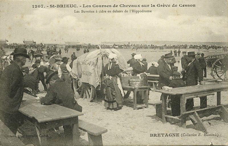 File:Saint-Brieuc - Courses de chevaux sur la grève de Cesson - AD22 - 16FI4972.jpg