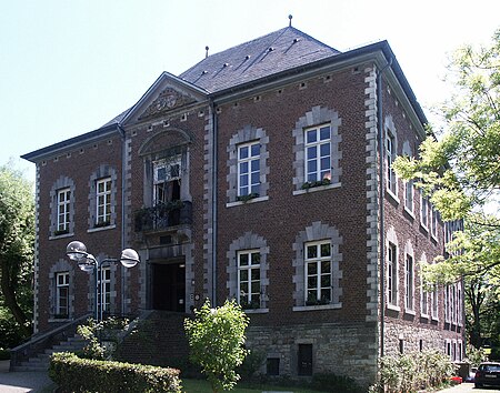 SchlossSchoenauFront