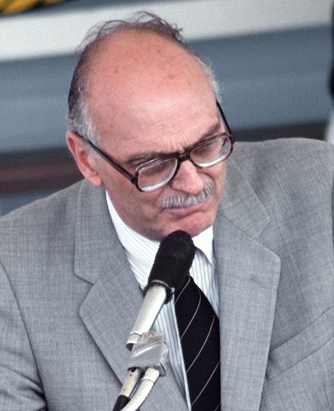 File:Scott Matheson speaking at the commissioning ceremony of the USS Salt Lake City, May 12, 1984 (cropped).JPEG