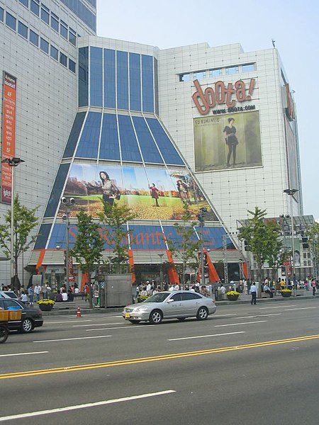 File:Seoul-Dongdaemun.Market-01-Doota.jpg