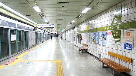 Seoul metro 743 Sinpung station platform 20191023 151652