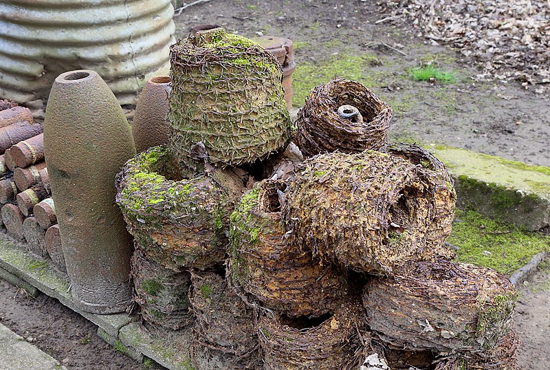 File:Shells and barbed wire J1.jpg