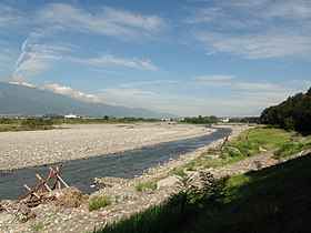 Shingen embankment and Kamanashi River.JPG