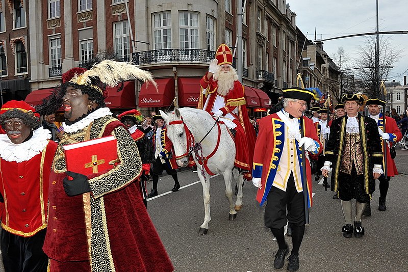 File:Sinterklaas 2010 Den Haag (5171755437).jpg