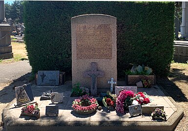 Stèle à la mémoire des personnes qui ont donné leur corps à la science au nouveau cimetière de Villeurbanne.