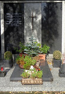 St. Barbara-Friedhof Linz - Grab Igo Hofstetter.jpg