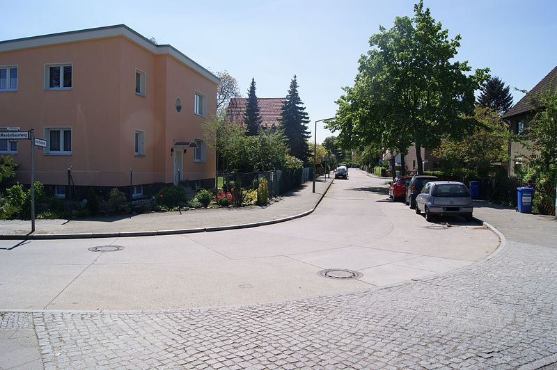 File:Staaken Anschützweg.jpg