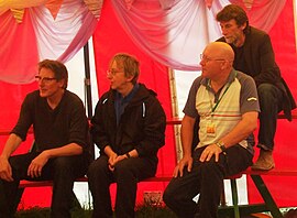 Stackridge Glastonbury Festival 2008'de Soldan sağa: Andy Davis, James Warren, anne Slater ve Crun Walter