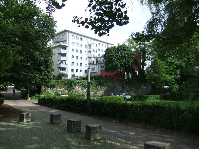 File:Stadtmauer Bielefeld.JPG