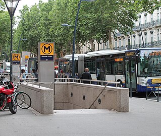 L'entrée ouest du métro, du côté du boulevard de Strasbourg.