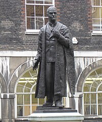 Statue Of Viscount Nuffield-Guys Hospital-London.jpg