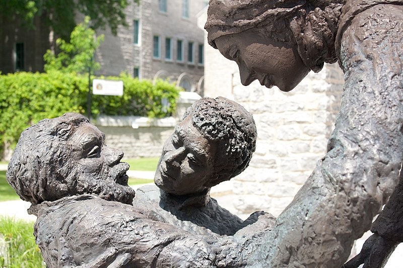 File:Statue de l'hôpital général de Québec.jpg