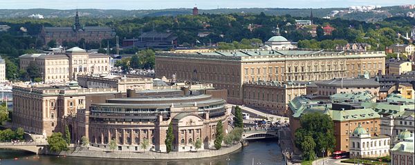 Stockholms slott och Riksdagshuset 2012 pt.jpg