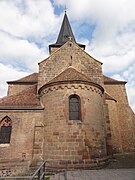 Abside romane (XIIe) de l'église abbatiale Saint-Jean-Baptiste.