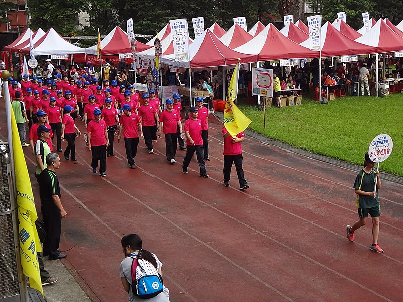 File:Tai Chi Softball Committee team approach, Keelung City Athletic Meeting 20160521.jpg