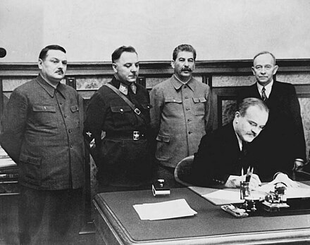 Сталин в 1939 году. Отто Куусинен в 1939. Правительство Отто Куусинена. Советско финский договор 1940. Подписание мирного договора между СССР И Финляндией 1940.