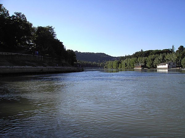 Lungotevere Della Vittoria (on the left) TevereLargo.JPG