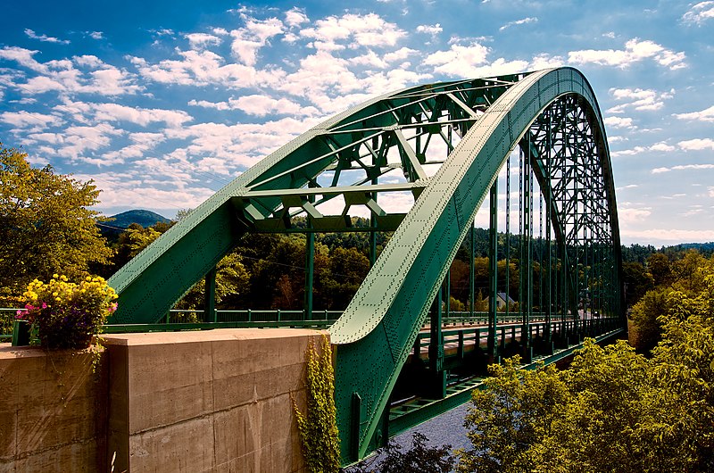 File:The Samuel Morey Memorial Bridge in Orford, NH.jpg