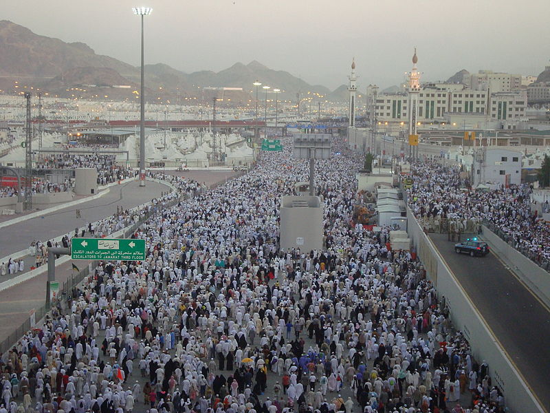 File:The way to Jamarat Bridge 3.JPG