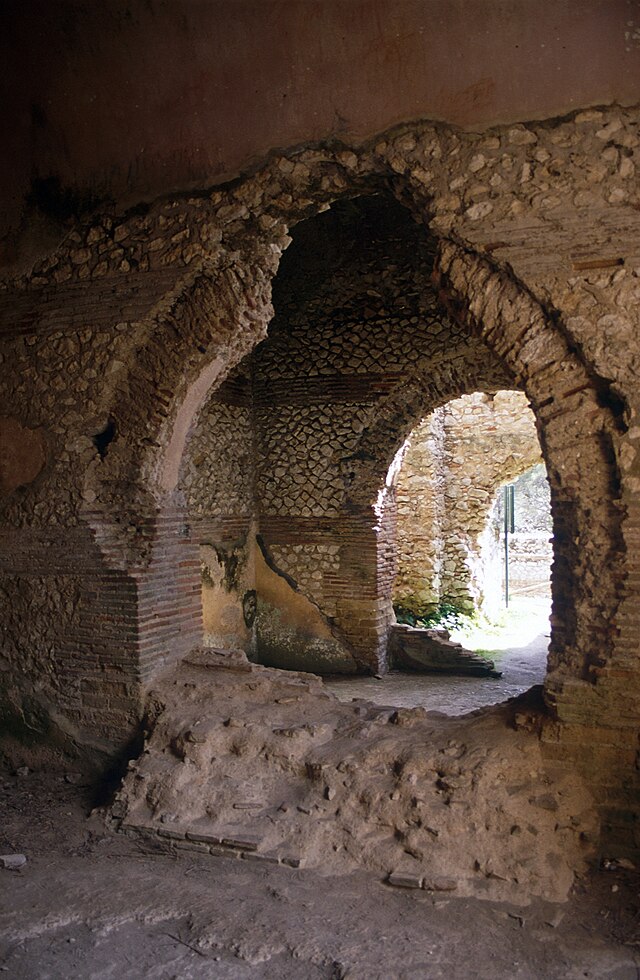 File:Natural Arch, Capri, Italy.JPG - Wikimedia Commons