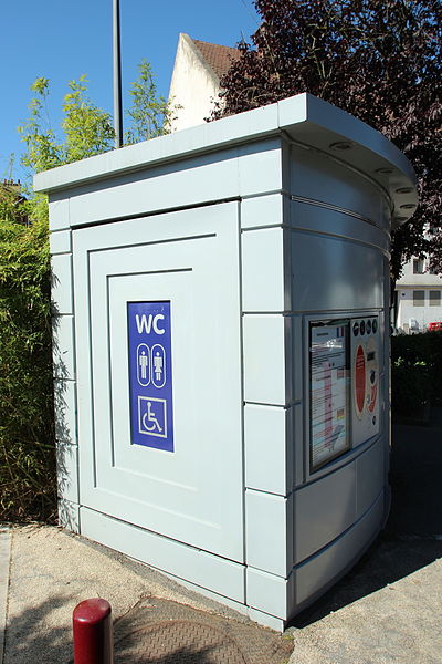 File:Toilettes publiques à Beauvais le 10 juillet 2015.jpg