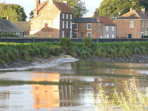 The Trent Aegir seen from West Stockwith, Nottinghamshire, 20 September 2005