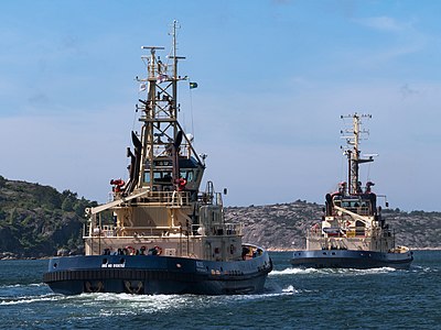 Tugboats Boss and Svitzer Hymer leaving Lahälla 4