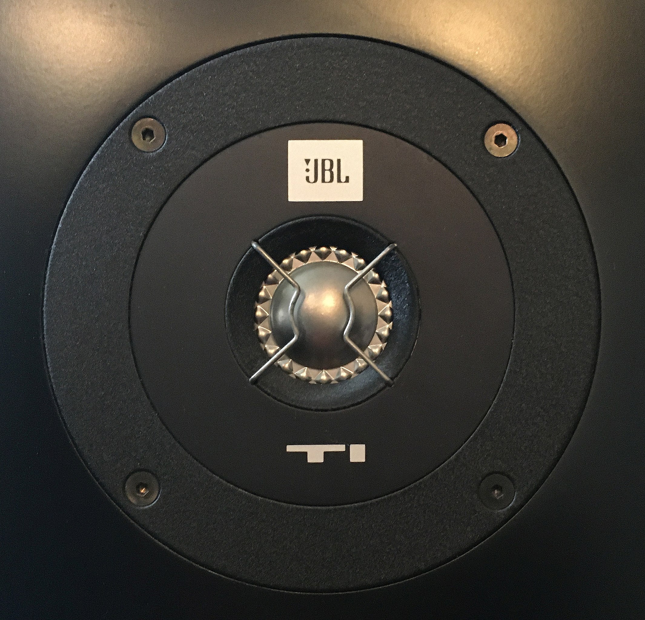 kran Blank død File:Tweeter with Titanium membrane of loudspeaker box JBL TI 5000,  1990s.jpg - Wikimedia Commons