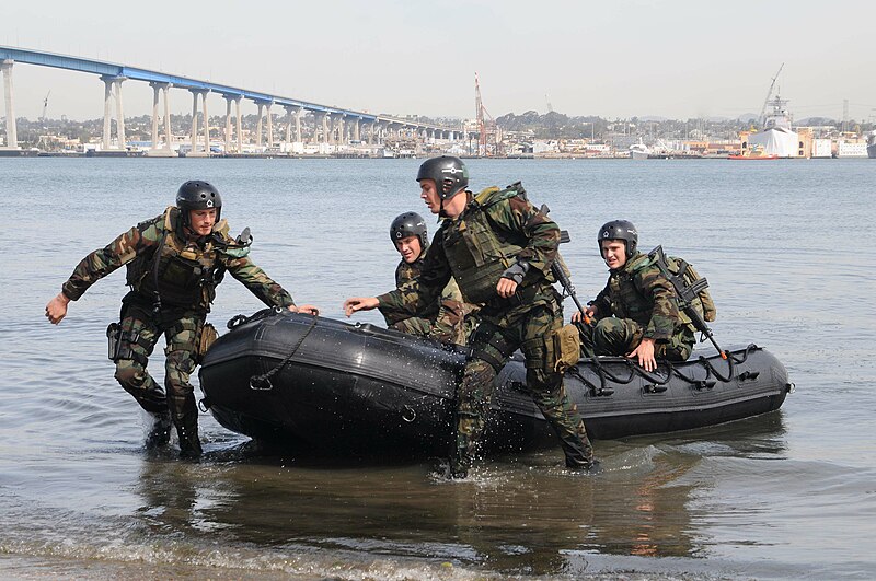 File:US Navy 100226-N-4420S-348 Crewman qualification training bring a boat to shore during Monster Mash training.jpg