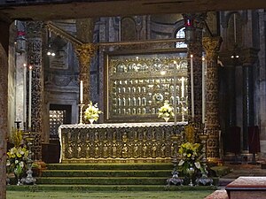 Pala d'Oro viewed in its altarpiece setting Venise, Pala d'Oro exposee.JPG