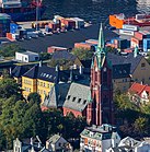 Manzara de Johanneskirken desde la montaña Fløyen, Bergen, Noruega, 2019-09-08, DD 45.jpg